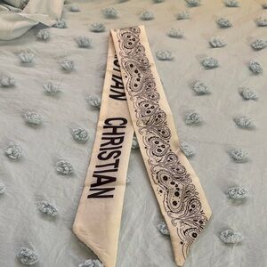 Elegant Cream and Black Paisley Scarf